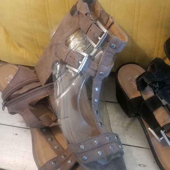 Shoes - Picture 6 of 6